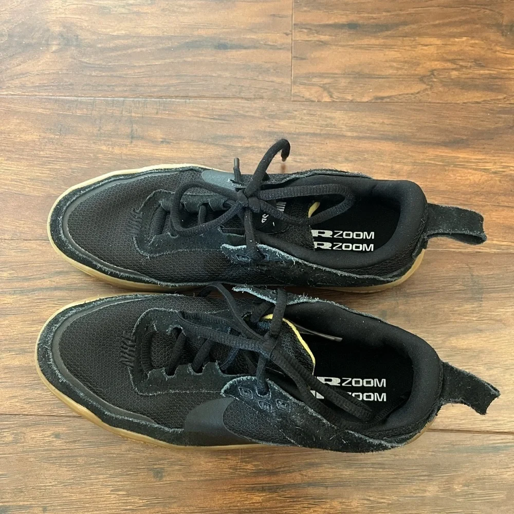 NWOT Nike Kids SB Day One Skate Shoe Black and Gum color Sneakers-Size 4.5